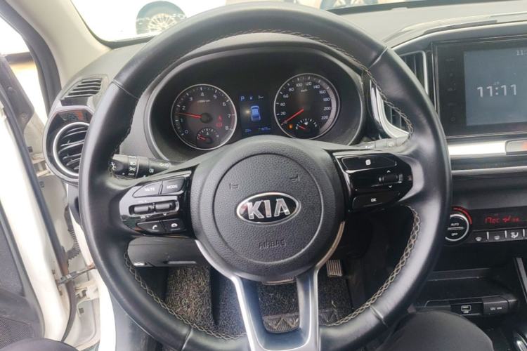Used Kia kx1 Stonic 2019 1.4L Automatic Sport Edition China VI Steering Wheel