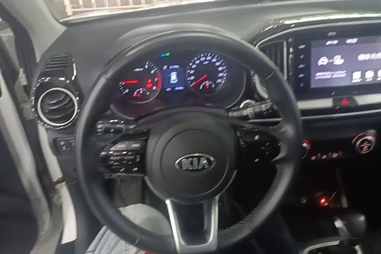 Used Kia kx1 Stonic 2019 1.4L Automatic Fun Edition China V Standard Steering Wheel