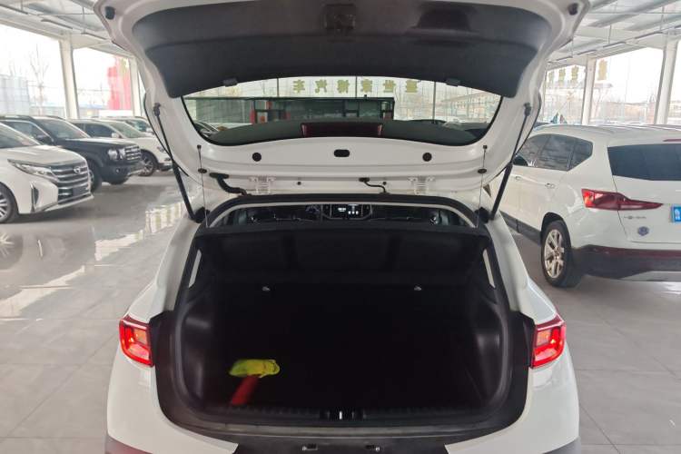 Used Kia kx1 Stonic 2019 1.4L Automatic Sport Edition China VI Trunk
