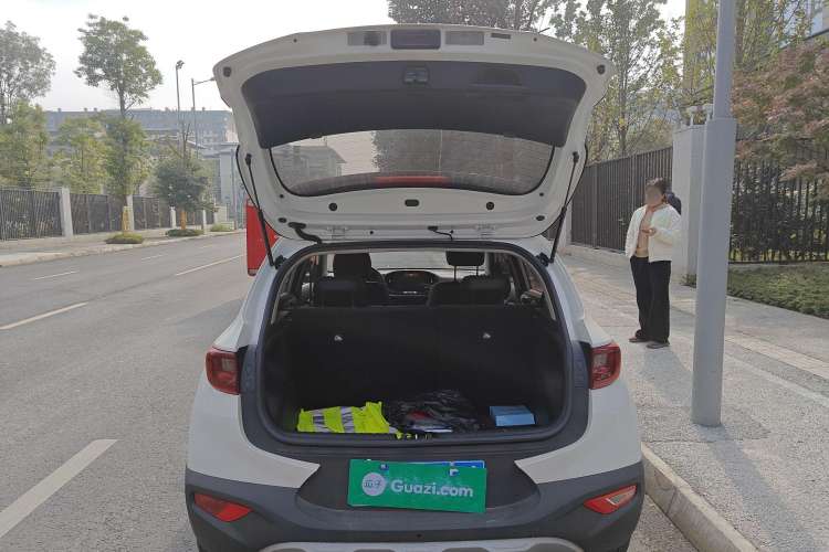 Used Kia kx1 Stonic 2019 1.4L Manual Fun Edition China VI Standard Trunk