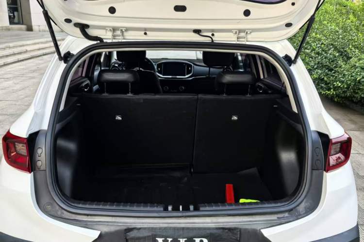 Used Kia kx1 Stonic 2019 1.4L Automatic Sport Edition China VI Trunk