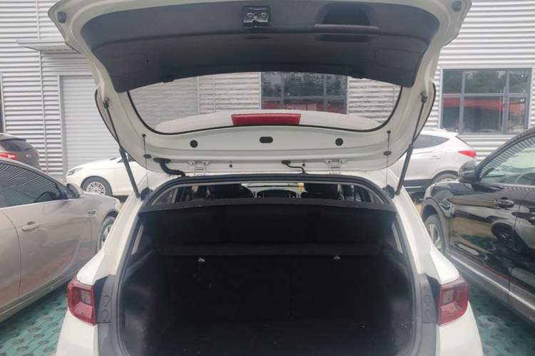 Used Kia kx1 Stonic 2019 1.4L Automatic Sport Edition China VI Trunk