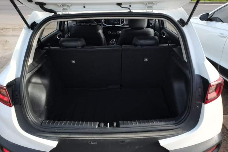 Used Kia kx1 Stonic 2019 1.4L Automatic Fun Edition China VI Trunk