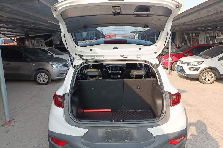 Used Kia kx1 Stonic 2019 1.4L Automatic Fun Edition China VI Trunk
