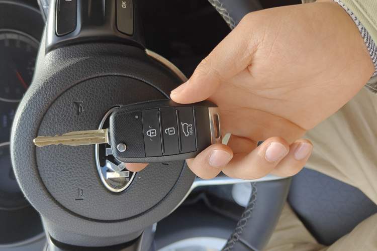 Used Kia kx1 Stonic 2019 1.4L Manual Fun Edition China VI Standard Vehicle Key