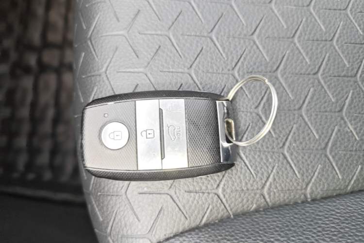 Used Kia kx1 Stonic 2019 1.4L Automatic Sport Edition China VI Vehicle Key