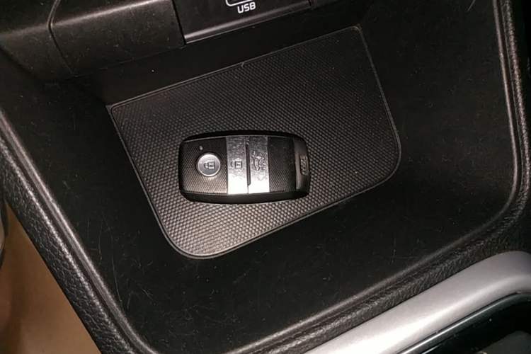 Used Kia kx1 Stonic 2019 1.4L Automatic Sport Edition China VI Vehicle Key