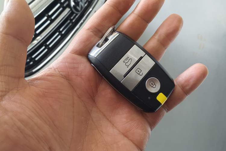 Used Kia kx1 Stonic 2019 1.4L Automatic Sport Edition China VI Vehicle Key