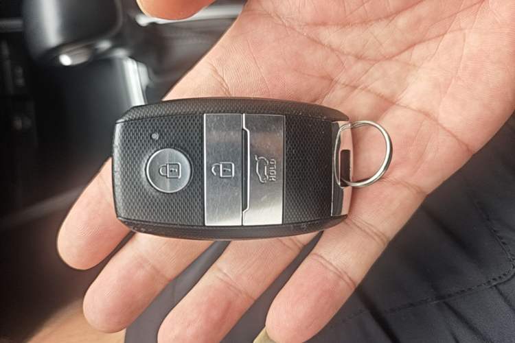 Used Kia kx1 Stonic 2019 1.4L Automatic Sport Edition China VI Vehicle Key