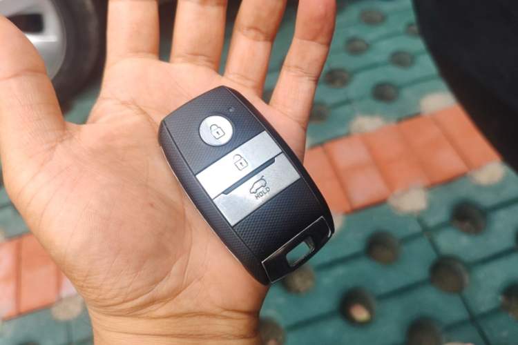 Used Kia kx1 Stonic 2019 1.4L Automatic Sport Edition China VI Vehicle Key
