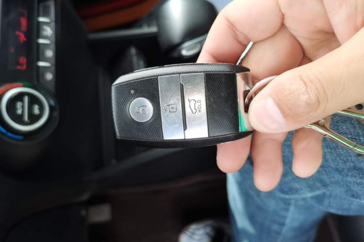 Used Kia kx1 Stonic 2019 1.4L Automatic Fun Edition China VI Vehicle Key