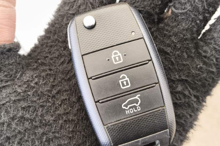 Used Kia kx1 Stonic 2019 1.4L Manual Fun Edition China VI Standard Vehicle Key