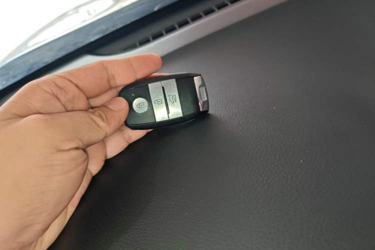 Used Kia kx1 Stonic 2019 1.4L Automatic Sport Edition China VI Vehicle Key