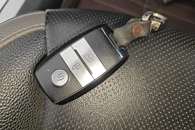 Used Kia kx1 Stonic 2019 1.4L Automatic Fun Edition China VI Vehicle Key
