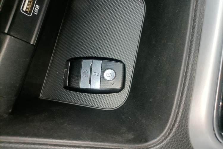 Used Kia kx1 Stonic 2019 1.4L Automatic Fun Edition China VI Vehicle Key