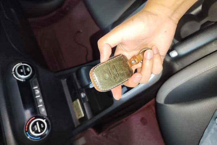 Used Kia kx1 Stonic 2019 1.4L Automatic Fun Edition China VI Vehicle Key