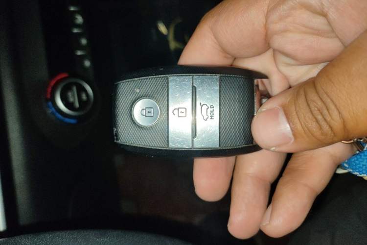Used Kia kx1 Stonic 2019 1.4L Automatic Fun Edition China VI Vehicle Key