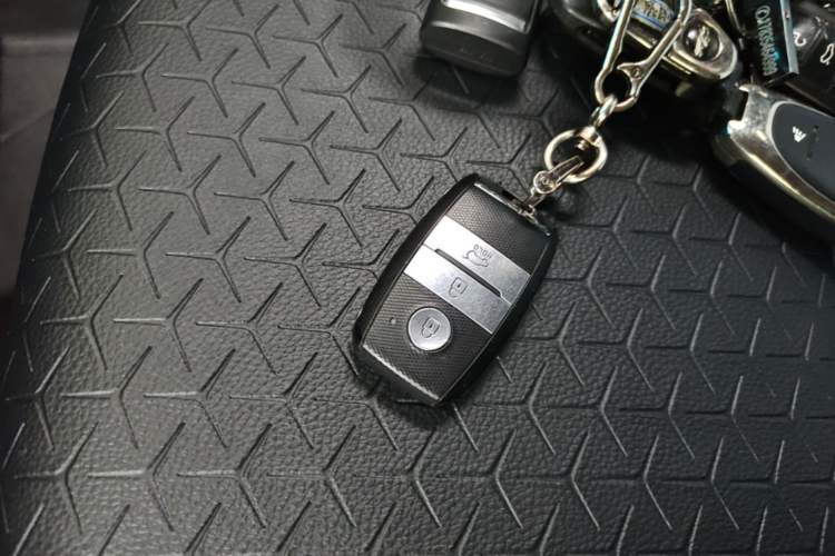 Used Kia kx1 Stonic 2019 1.4L Automatic Sport Edition China VI Vehicle Key