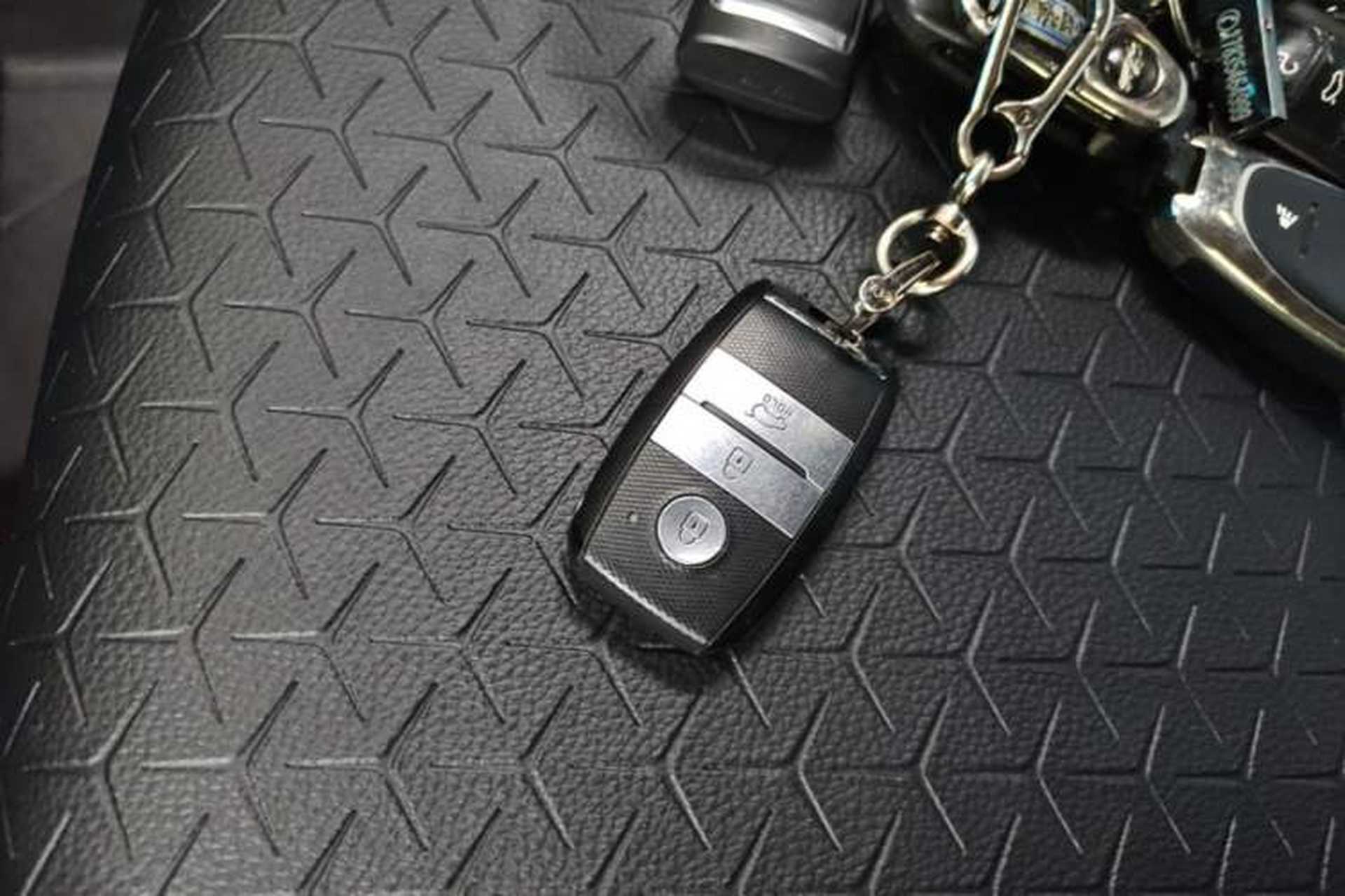 Used Kia kx1 Stonic 2019 1.4L Automatic Sport Edition China VI Vehicle Key