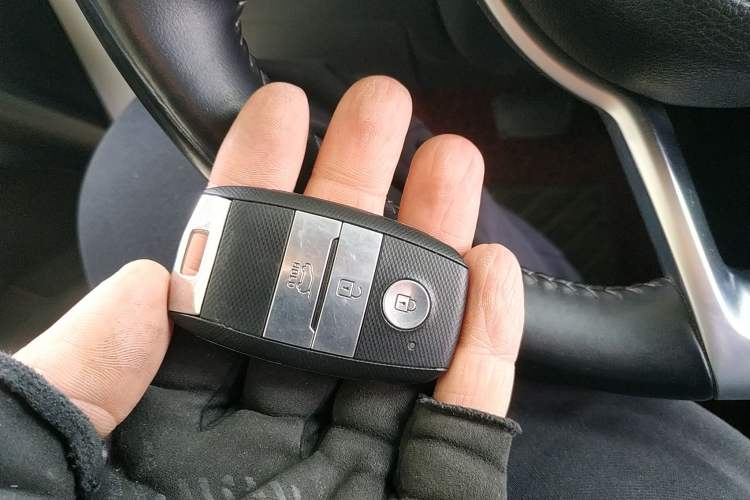 Used Kia kx1 Stonic 2019 1.4L Automatic Fun Edition China V Standard Vehicle Key