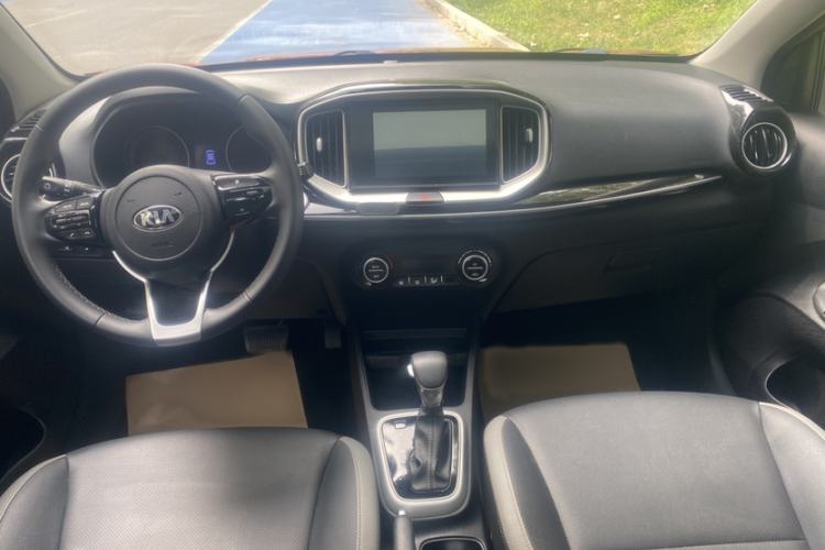 Used Kia kx1 Stonic 2019 1.4L Automatic Sport Edition China VI Audio And AC Panel