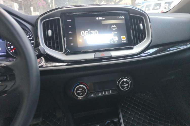 Used Kia kx1 Stonic 2019 1.4L Automatic Sport Edition China VI Audio And AC Panel