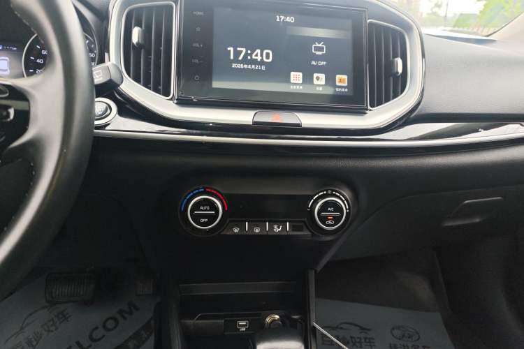 Used Kia kx1 Stonic 2019 1.4L Automatic Fun Edition China V Standard Audio And AC Panel