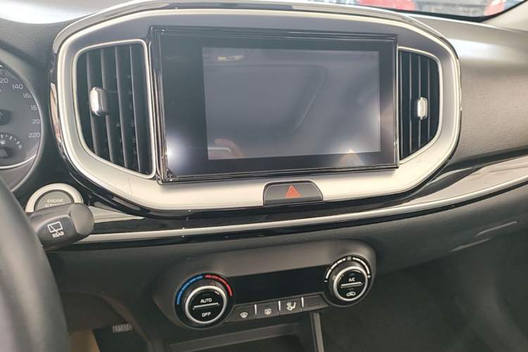 Used Kia kx1 Stonic 2019 1.4L Automatic Sport Edition China VI Audio And AC Panel