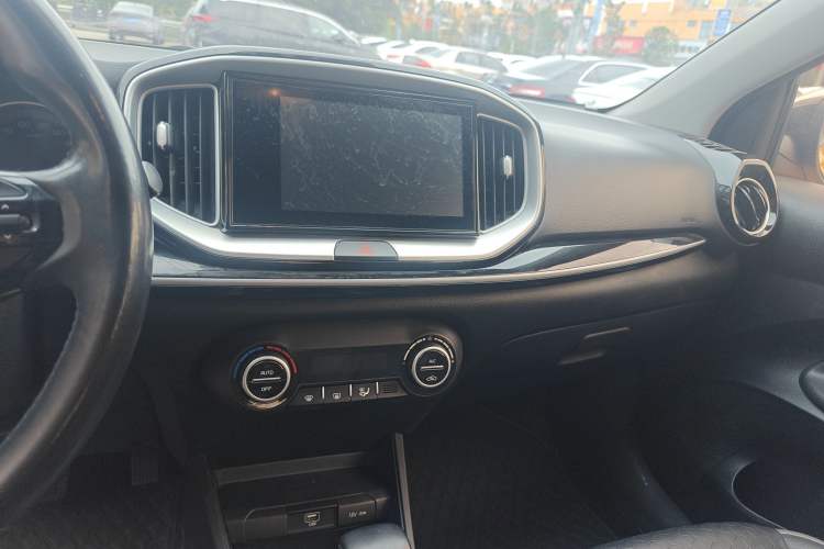 Used Kia kx1 Stonic 2019 1.4L Automatic Fun Edition China V Standard Audio And AC Panel