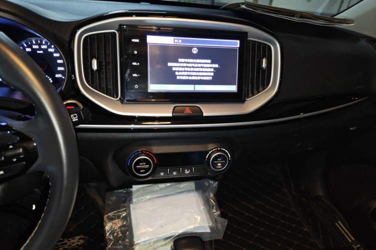 Used Kia kx1 Stonic 2019 1.4L Automatic Fun Edition China V Standard Audio And AC Panel