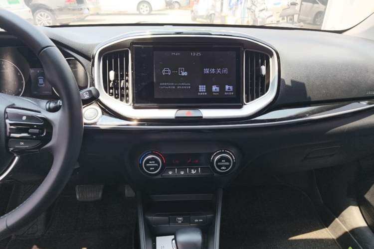 Used Kia kx1 Stonic 2019 1.4L Automatic Fun Edition China V Standard Audio And AC Panel