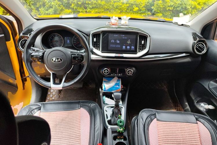 Used Kia kx1 Stonic 2019 1.4L Automatic Sport Edition China VI Center Console