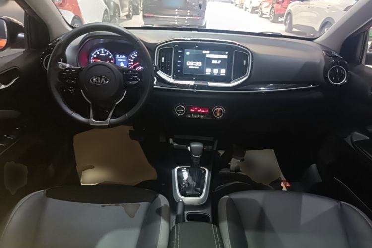 Used Kia kx1 Stonic 2019 1.4L Automatic Sport Edition China VI Center Console
