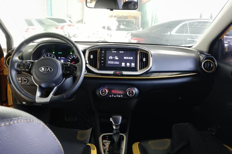 Used Kia kx1 Stonic 2019 1.4L Automatic Fun Edition China VI Center Console