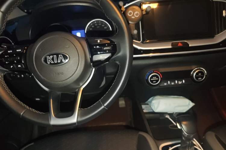 Used Kia kx1 Stonic 2019 1.4L Automatic Fun Edition China V Standard Center Console