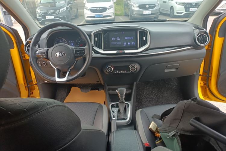 Used Kia kx1 Stonic 2019 1.4L Automatic Sport Edition China VI Center Console