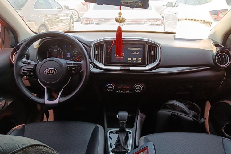Used Kia kx1 Stonic 2019 1.4L Automatic Sport Edition China VI Center Console