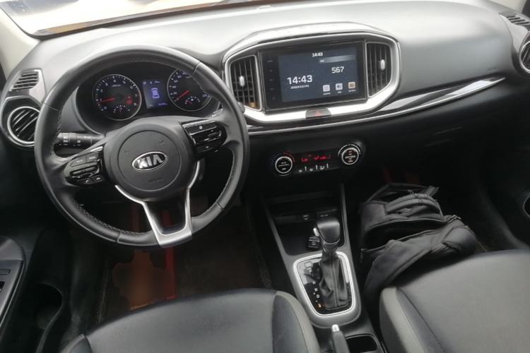 Used Kia kx1 Stonic 2019 1.4L Automatic Sport Edition China VI Center Console