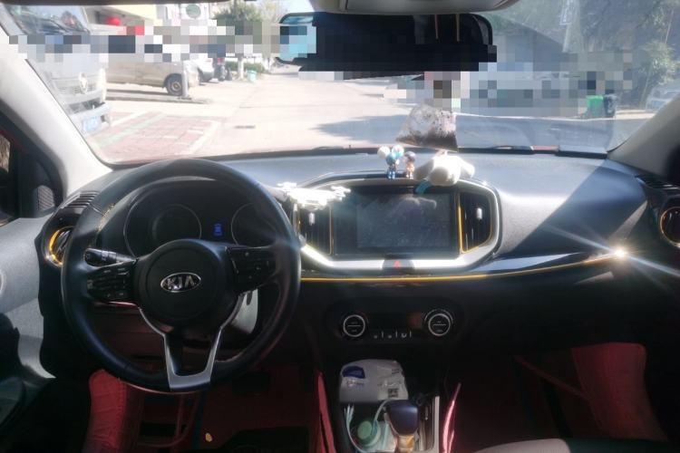 Used Kia kx1 Stonic 2019 1.4L Automatic Sport Edition China VI Center Console