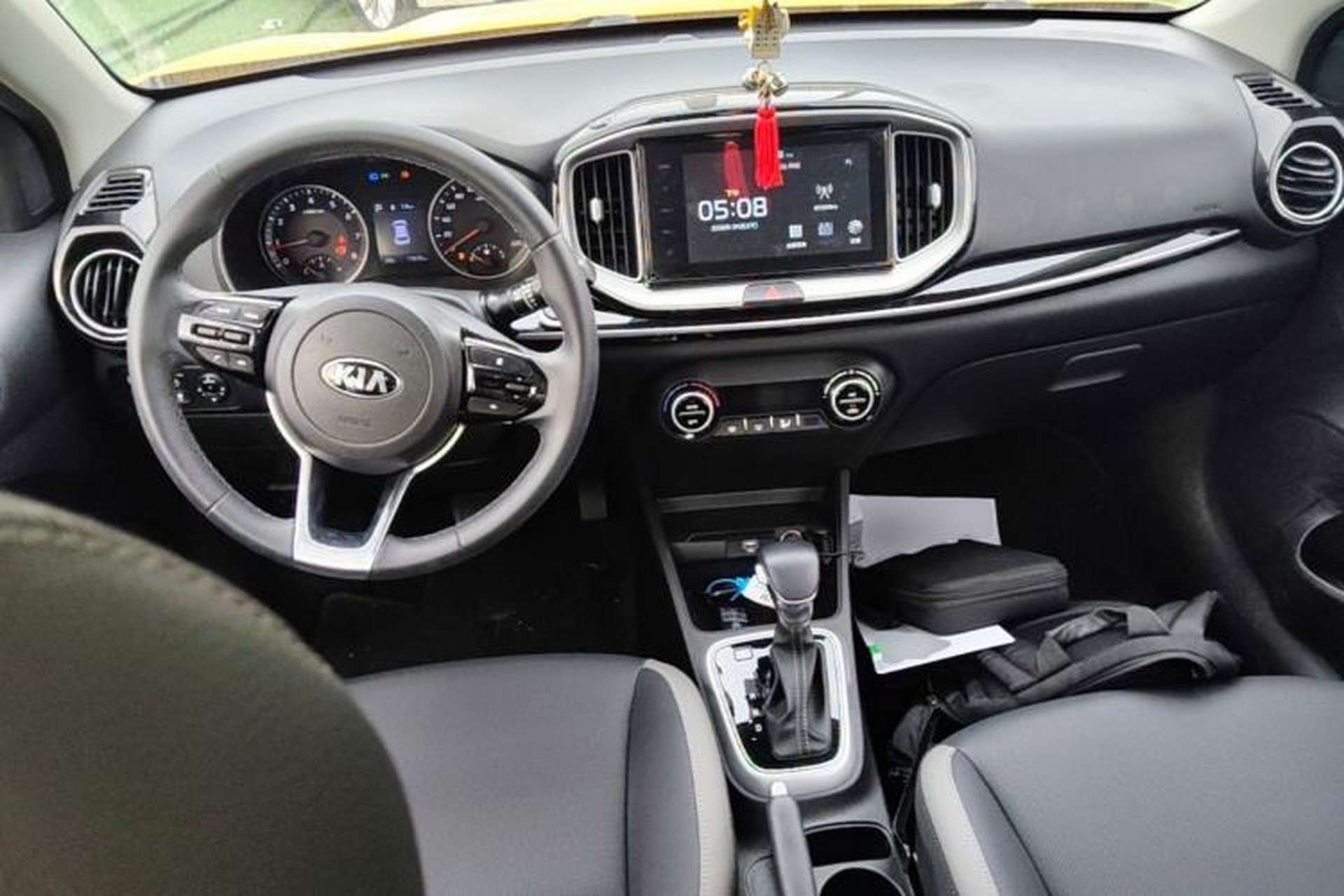 Used Kia kx1 Stonic 2019 1.4L Automatic Sport Edition China VI Center Console