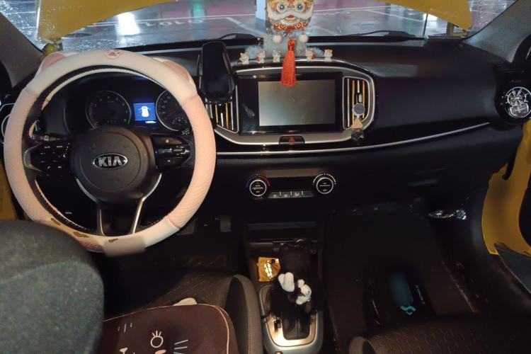 Used Kia kx1 Stonic 2019 1.4L Automatic Sport Edition China VI Center Console