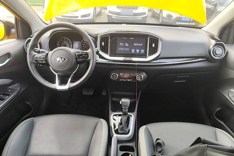 Used Kia kx1 Stonic 2019 1.4L Automatic Fun Edition China VI Center Console