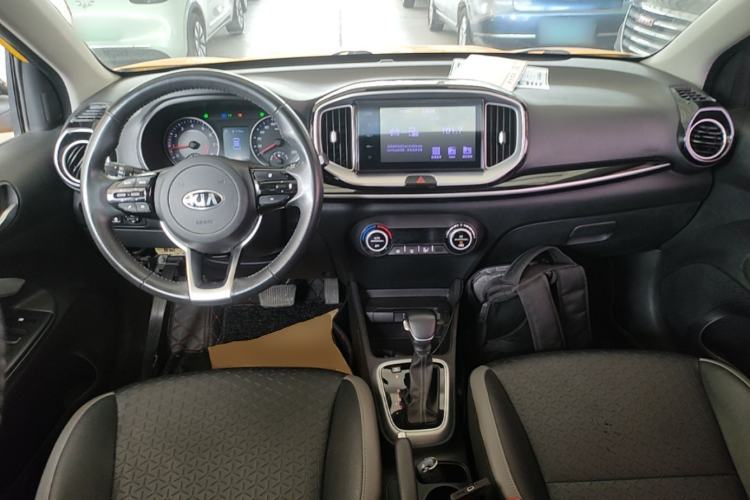 Used Kia kx1 Stonic 2019 1.4L Automatic Sport Edition China VI Center Console