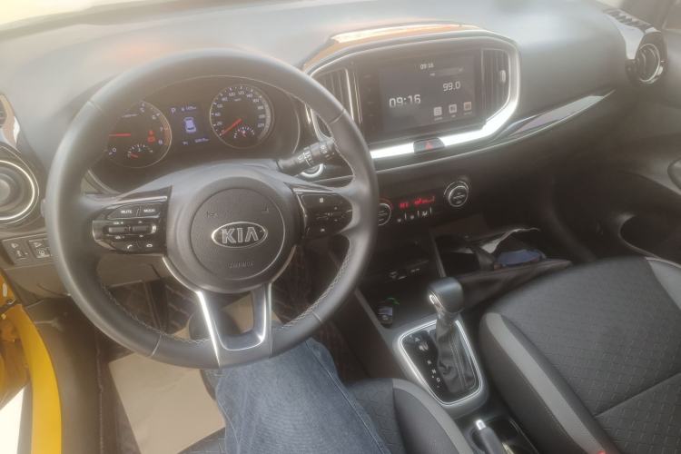 Used Kia kx1 Stonic 2019 1.4L Automatic Fun Edition China VI Center Console