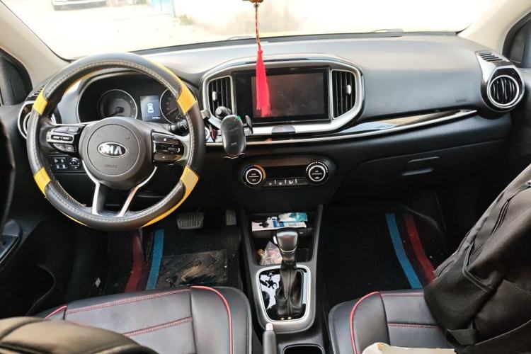 Used Kia kx1 Stonic 2019 1.4L Automatic Fun Edition China VI Center Console