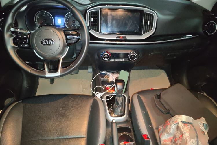 Used Kia kx1 Stonic 2019 1.4L Automatic Sport Edition China VI Center Console