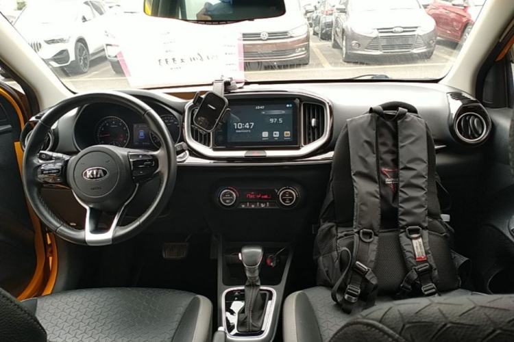 Used Kia kx1 Stonic 2019 1.4L Automatic Fun Edition China VI Center Console