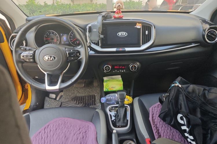 Used Kia kx1 Stonic 2019 1.4L Automatic Fun Edition China VI Center Console