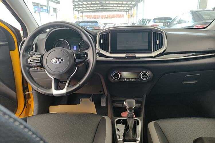 Used Kia kx1 Stonic 2019 1.4L Automatic Sport Edition China VI Center Console
