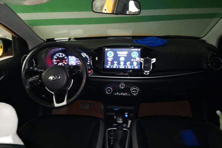 Used Kia kx1 Stonic 2019 1.4L Automatic Fashion Edition China VI Center Console